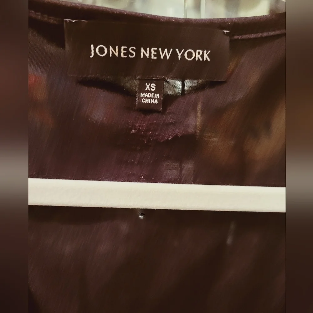 Jones New York Glittery Glitzy Silver Sequined Top - Picture 5 of 6